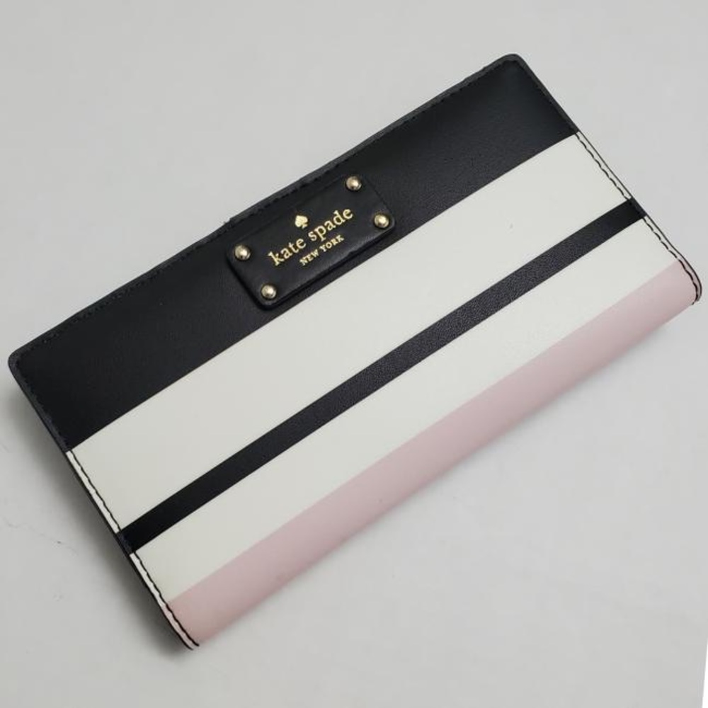 Kate Spade
Black White & Pink Leather Wallet